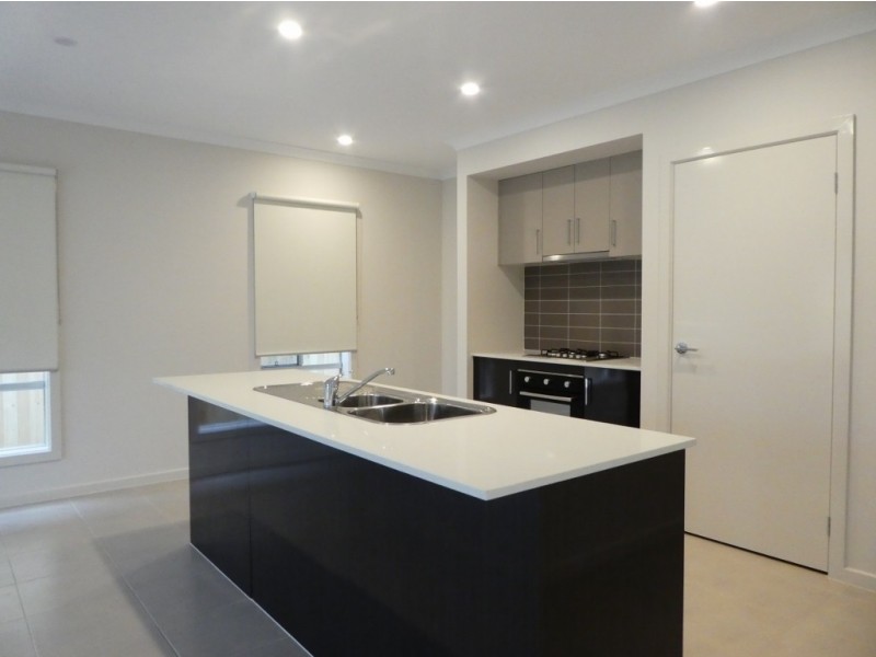 80 Longshore Drive, Clyde North VIC 3978