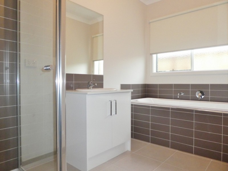 80 Longshore Drive, Clyde North VIC 3978