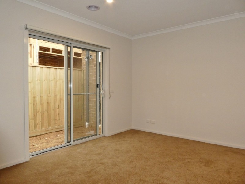 80 Longshore Drive, Clyde North VIC 3978