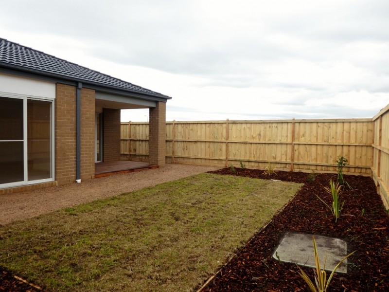 80 Longshore Drive, Clyde North VIC 3978