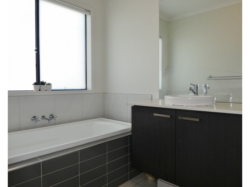 14 Davenport Crescent, Cranbourne West VIC 3977