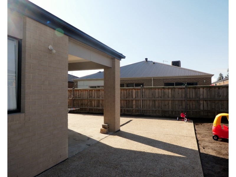 14 Davenport Crescent, Cranbourne West VIC 3977