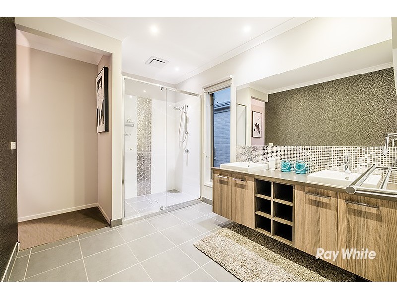 16 Percheron Way, Clyde North VIC 3978