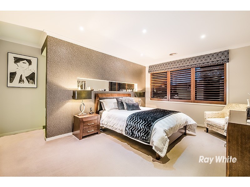 16 Percheron Way, Clyde North VIC 3978