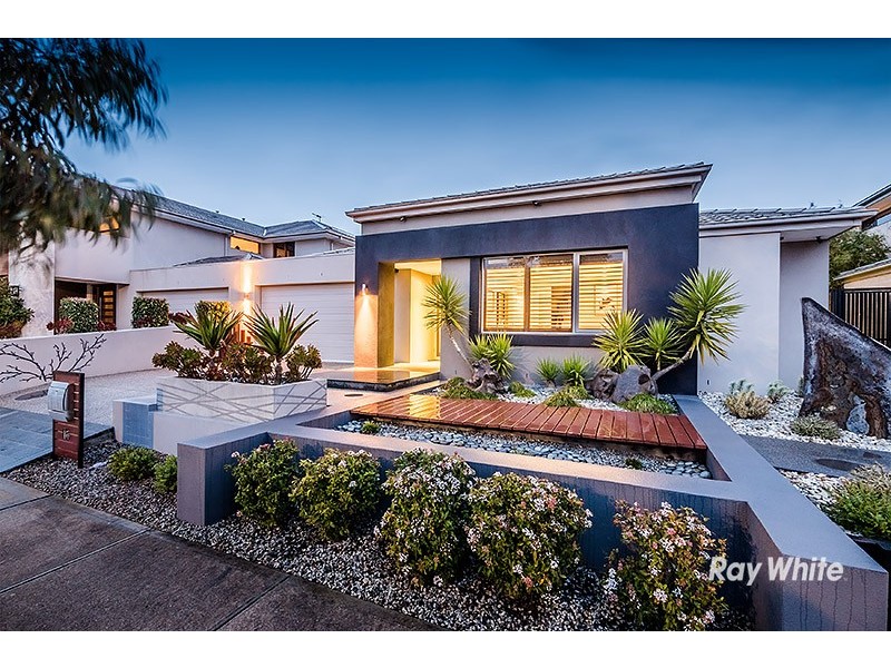 16 Percheron Way, Clyde North VIC 3978