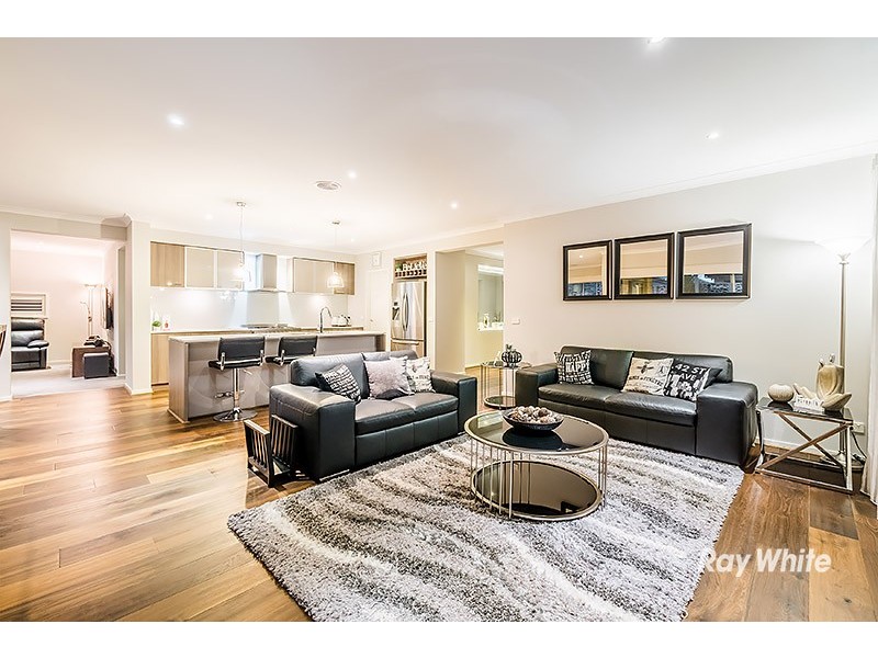 16 Percheron Way, Clyde North VIC 3978