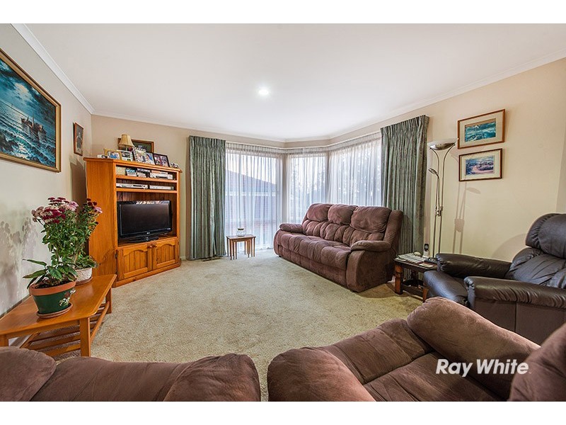 16 Elanora Way, Hampton Park VIC 3976