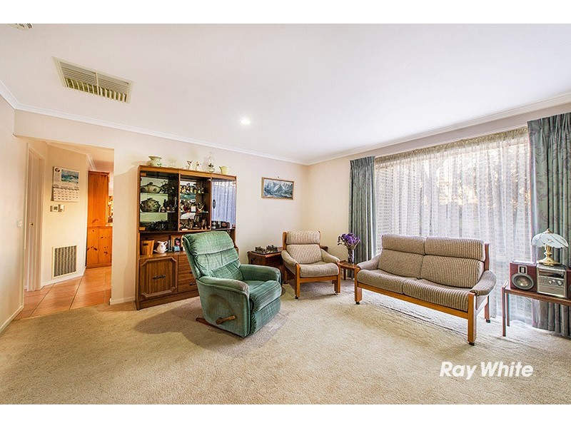 16 Elanora Way, Hampton Park VIC 3976
