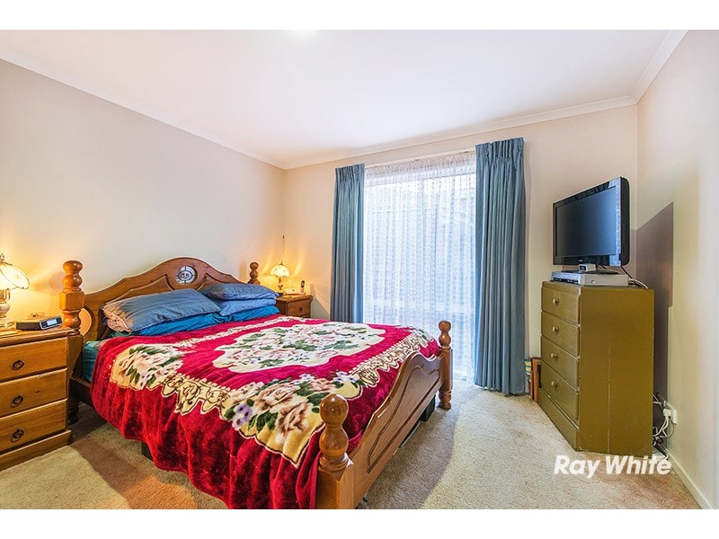 16 Elanora Way, Hampton Park VIC 3976