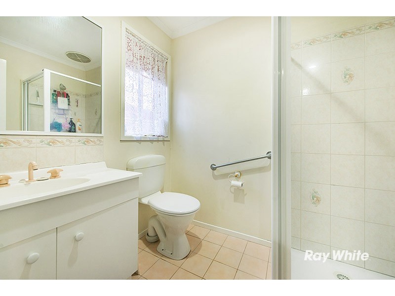 16 Elanora Way, Hampton Park VIC 3976