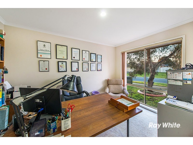 16 Elanora Way, Hampton Park VIC 3976
