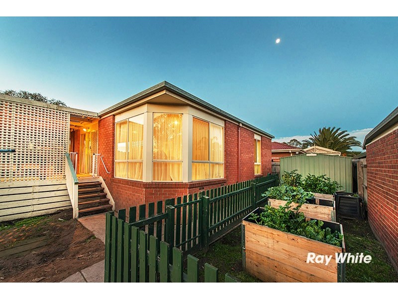 16 Elanora Way, Hampton Park VIC 3976