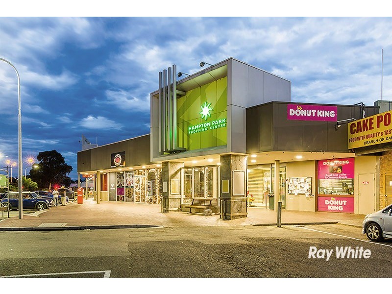 16 Elanora Way, Hampton Park VIC 3976