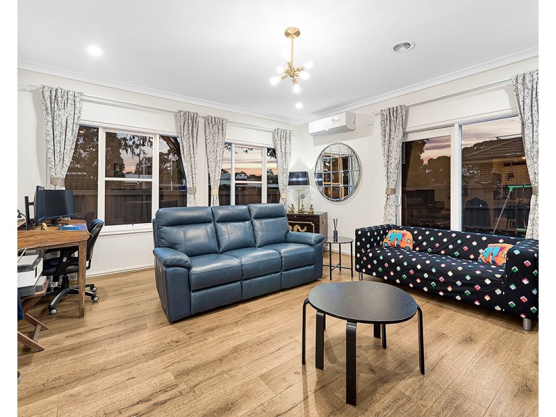 50 Henry Lawson Drive, Lynbrook VIC 3975