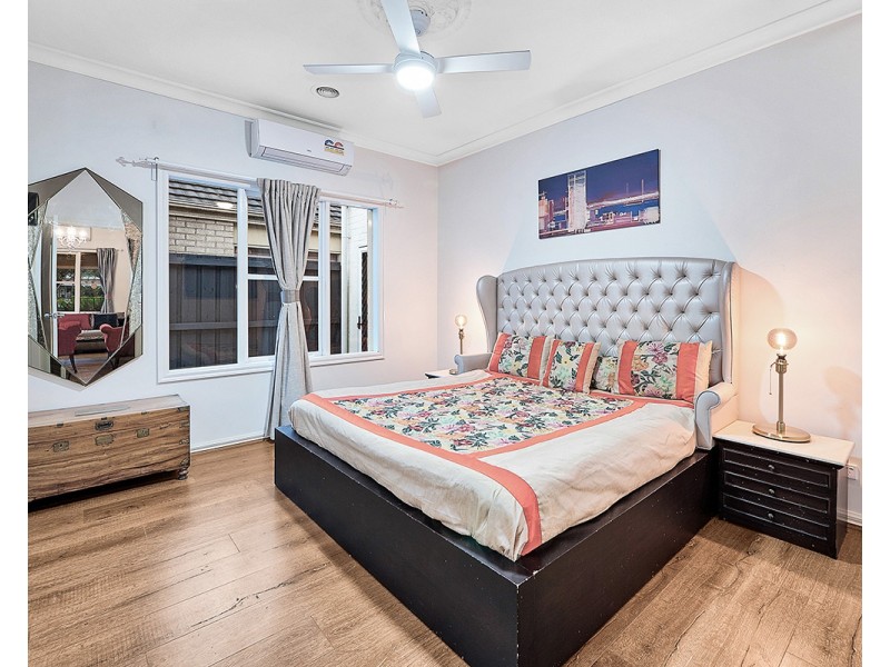 50 Henry Lawson Drive, Lynbrook VIC 3975