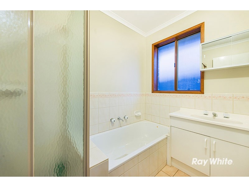 2/8 Grace Street, Cranbourne VIC 3977