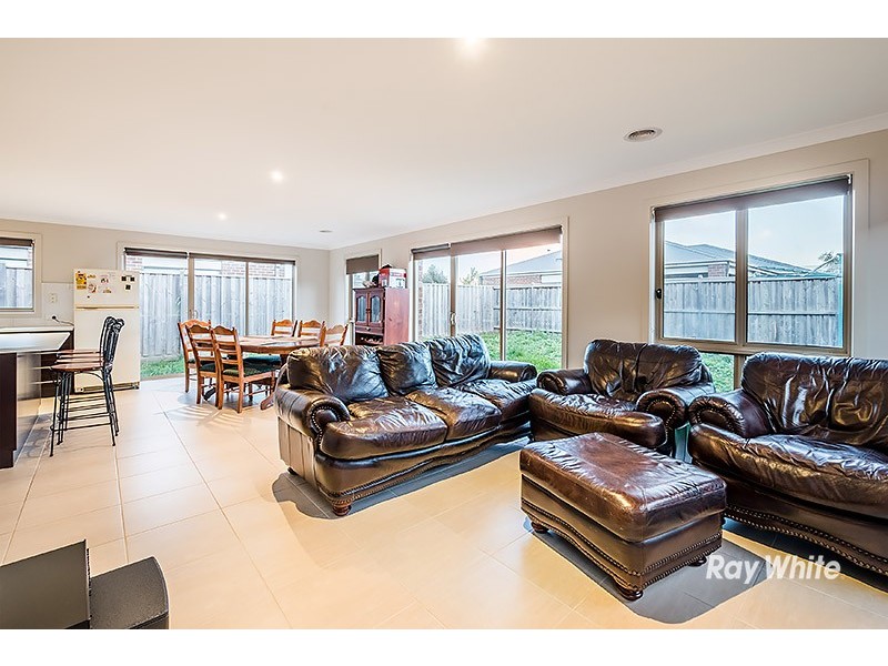 12 Copernicus Circuit, Cranbourne West VIC 3977