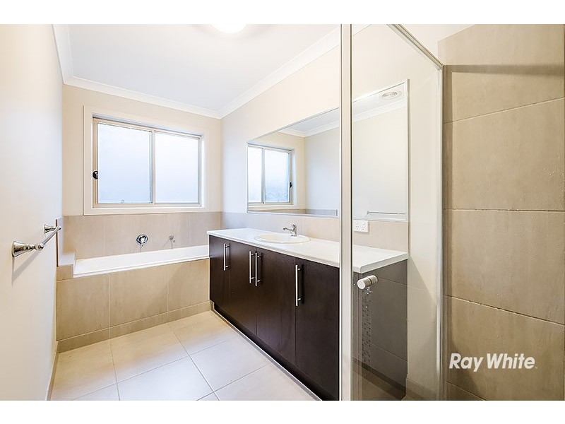 12 Copernicus Circuit, Cranbourne West VIC 3977