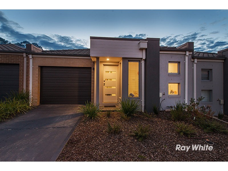 19 Denistoun Crescent, Cranbourne VIC 3977
