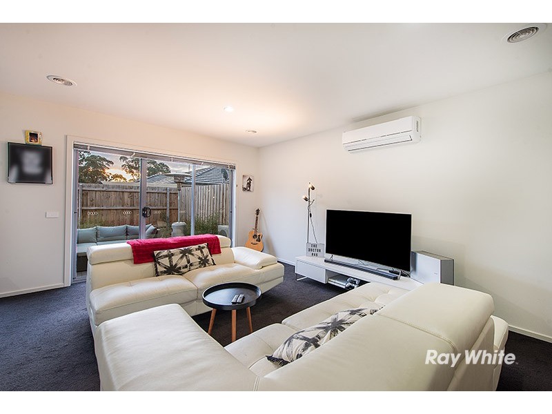 19 Denistoun Crescent, Cranbourne VIC 3977