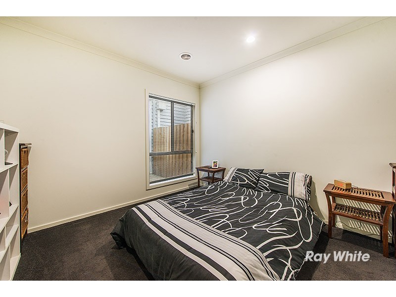 19 Denistoun Crescent, Cranbourne VIC 3977