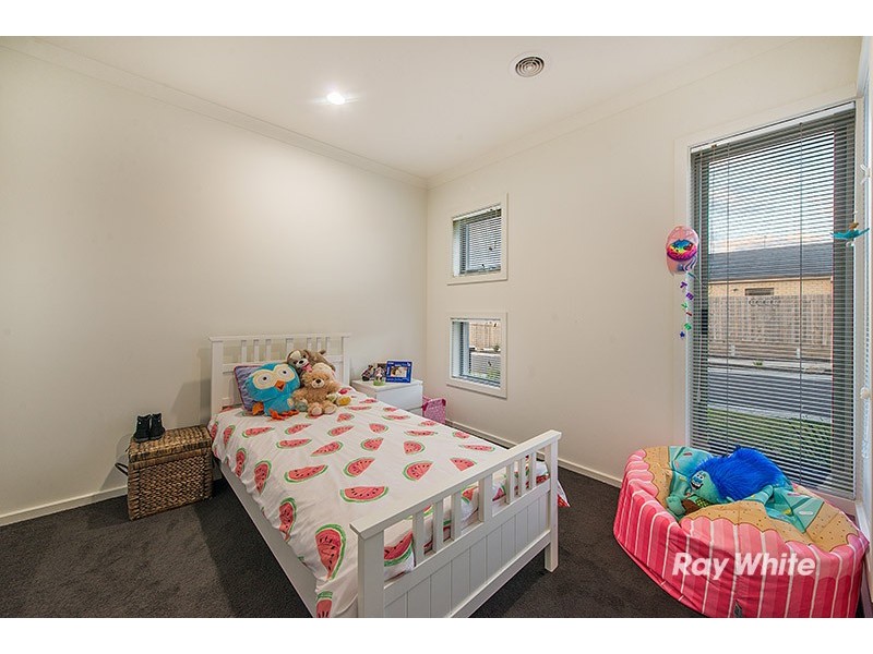 19 Denistoun Crescent, Cranbourne VIC 3977