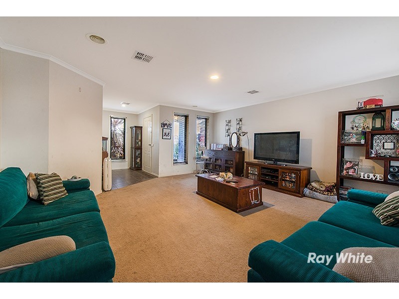 71 Calais Circuit, Cranbourne West VIC 3977