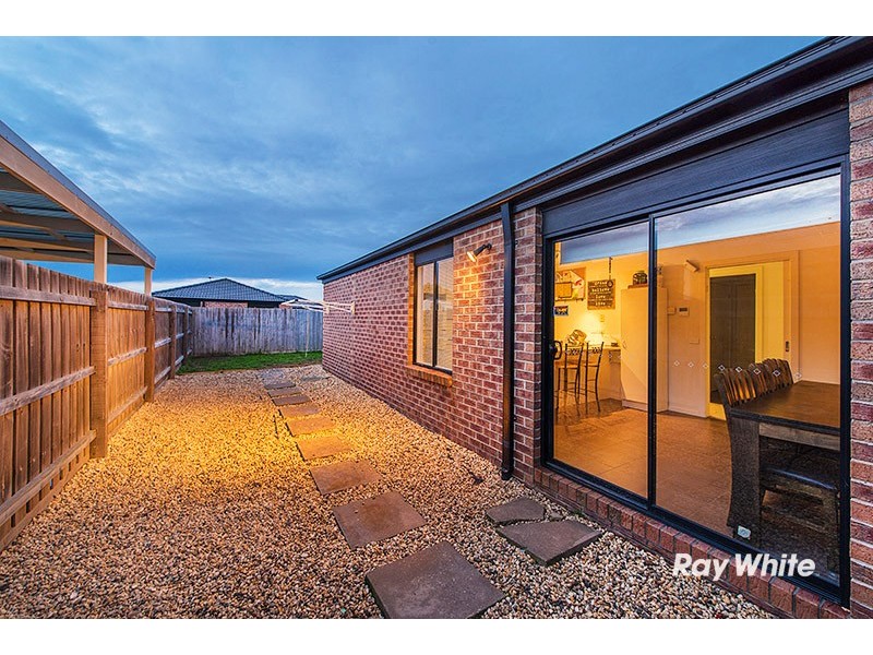 71 Calais Circuit, Cranbourne West VIC 3977