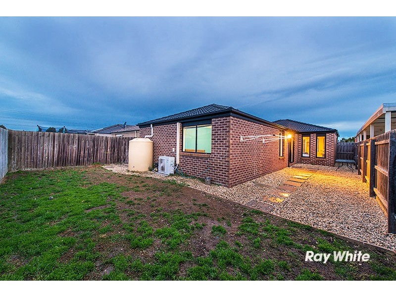 71 Calais Circuit, Cranbourne West VIC 3977