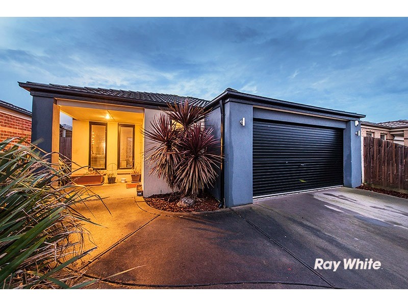 71 Calais Circuit, Cranbourne West VIC 3977