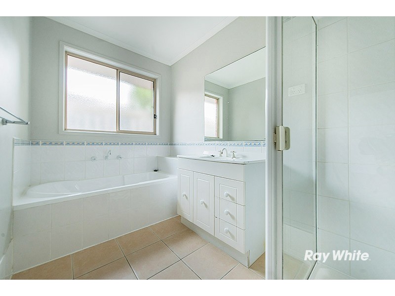 32 Genista Road, Cranbourne West VIC 3977
