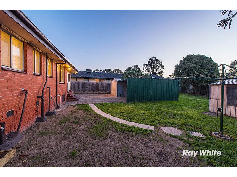 19 Hallam Road, Hampton Park VIC 3976
