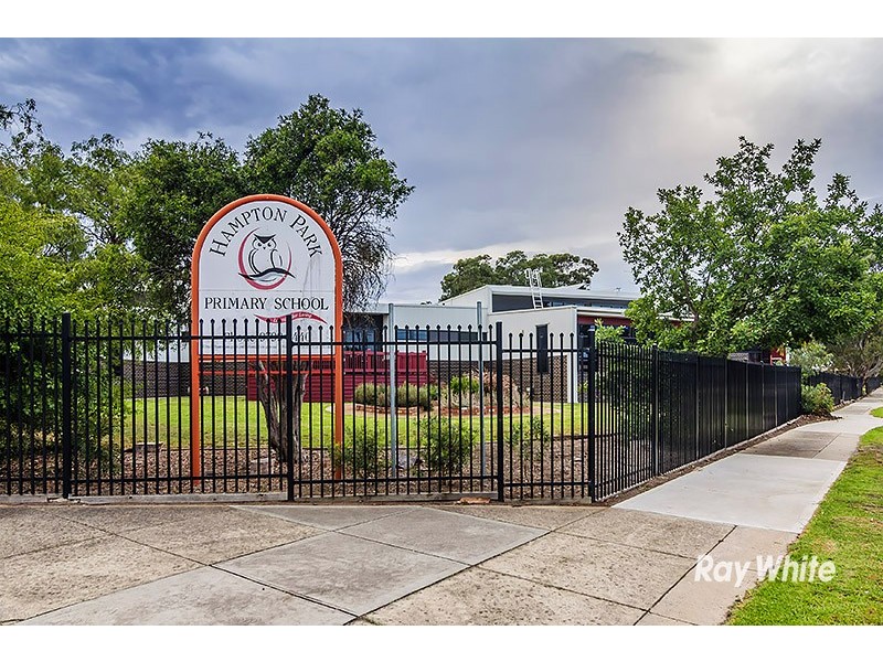 19 Hallam Road, Hampton Park VIC 3976