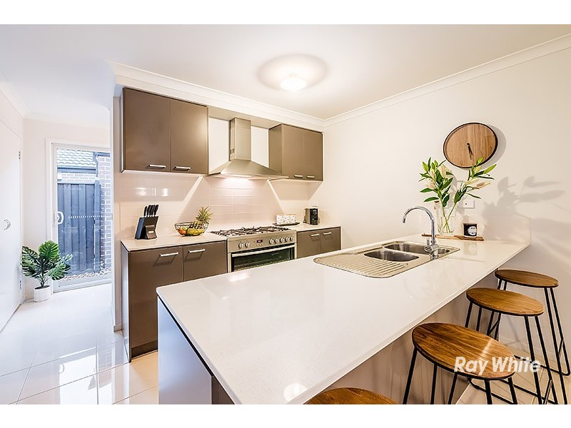 6 Hassett Lane, Cranbourne West VIC 3977