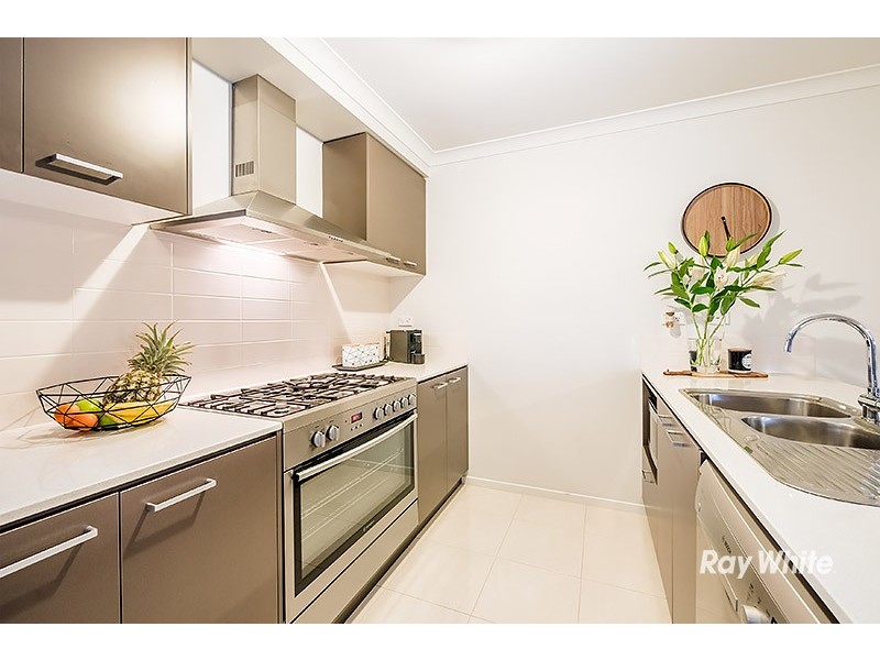 6 Hassett Lane, Cranbourne West VIC 3977