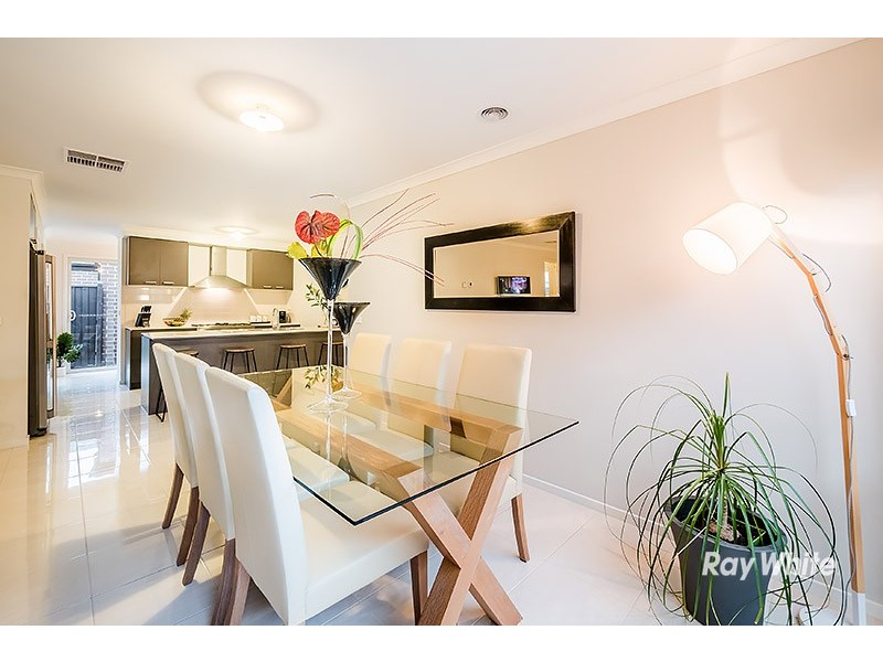 6 Hassett Lane, Cranbourne West VIC 3977