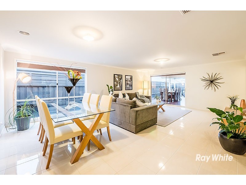 6 Hassett Lane, Cranbourne West VIC 3977