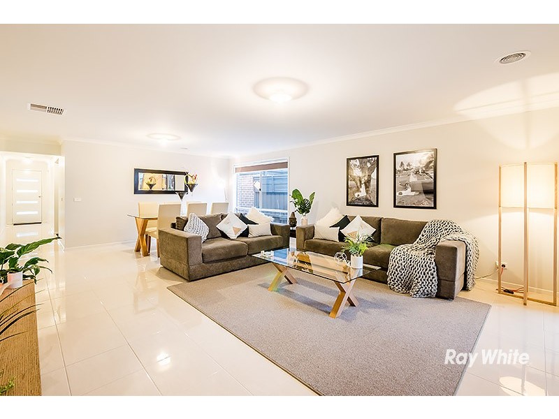 6 Hassett Lane, Cranbourne West VIC 3977