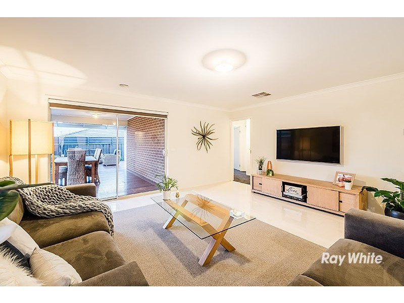 6 Hassett Lane, Cranbourne West VIC 3977
