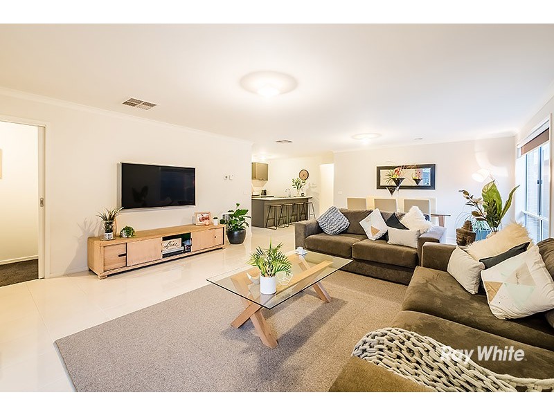 6 Hassett Lane, Cranbourne West VIC 3977
