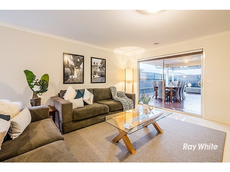 6 Hassett Lane, Cranbourne West VIC 3977