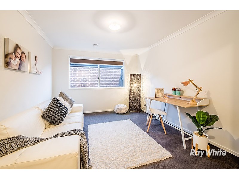 6 Hassett Lane, Cranbourne West VIC 3977