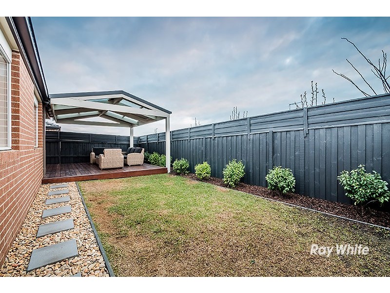 6 Hassett Lane, Cranbourne West VIC 3977