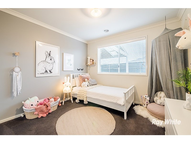 6 Hassett Lane, Cranbourne West VIC 3977