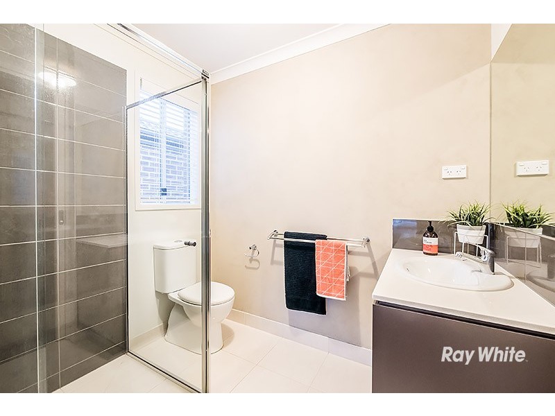 6 Hassett Lane, Cranbourne West VIC 3977
