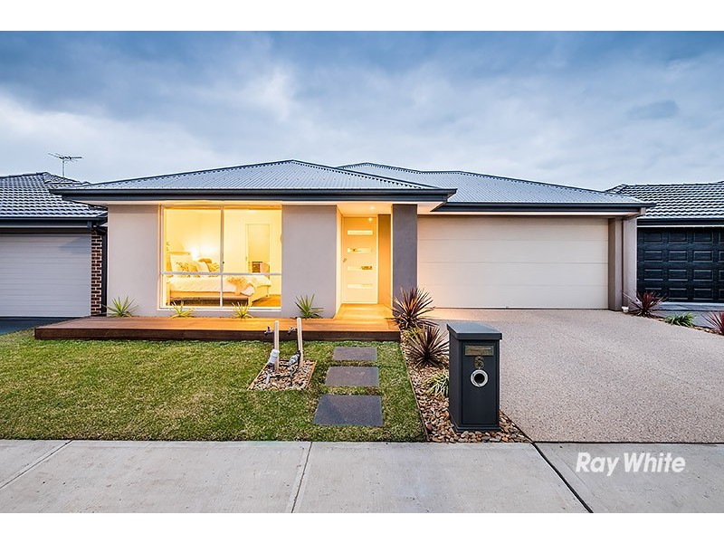 6 Hassett Lane, Cranbourne West VIC 3977