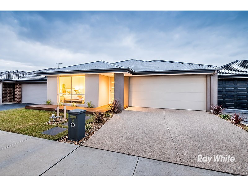 6 Hassett Lane, Cranbourne West VIC 3977