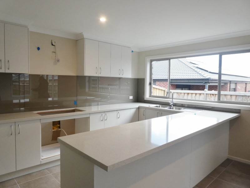 40 Barley Crescent, Clyde North VIC 3978