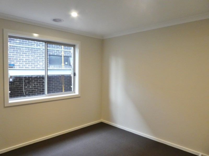 40 Barley Crescent, Clyde North VIC 3978