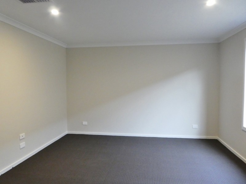 40 Barley Crescent, Clyde North VIC 3978